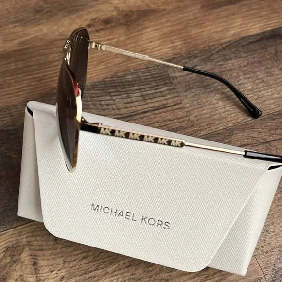 MK Aviator Sunglasses π€ Michael Kors New Chelsea - Picture 6 of 7